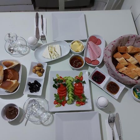 Celil Pansiyon Ayvalı Extérieur photo