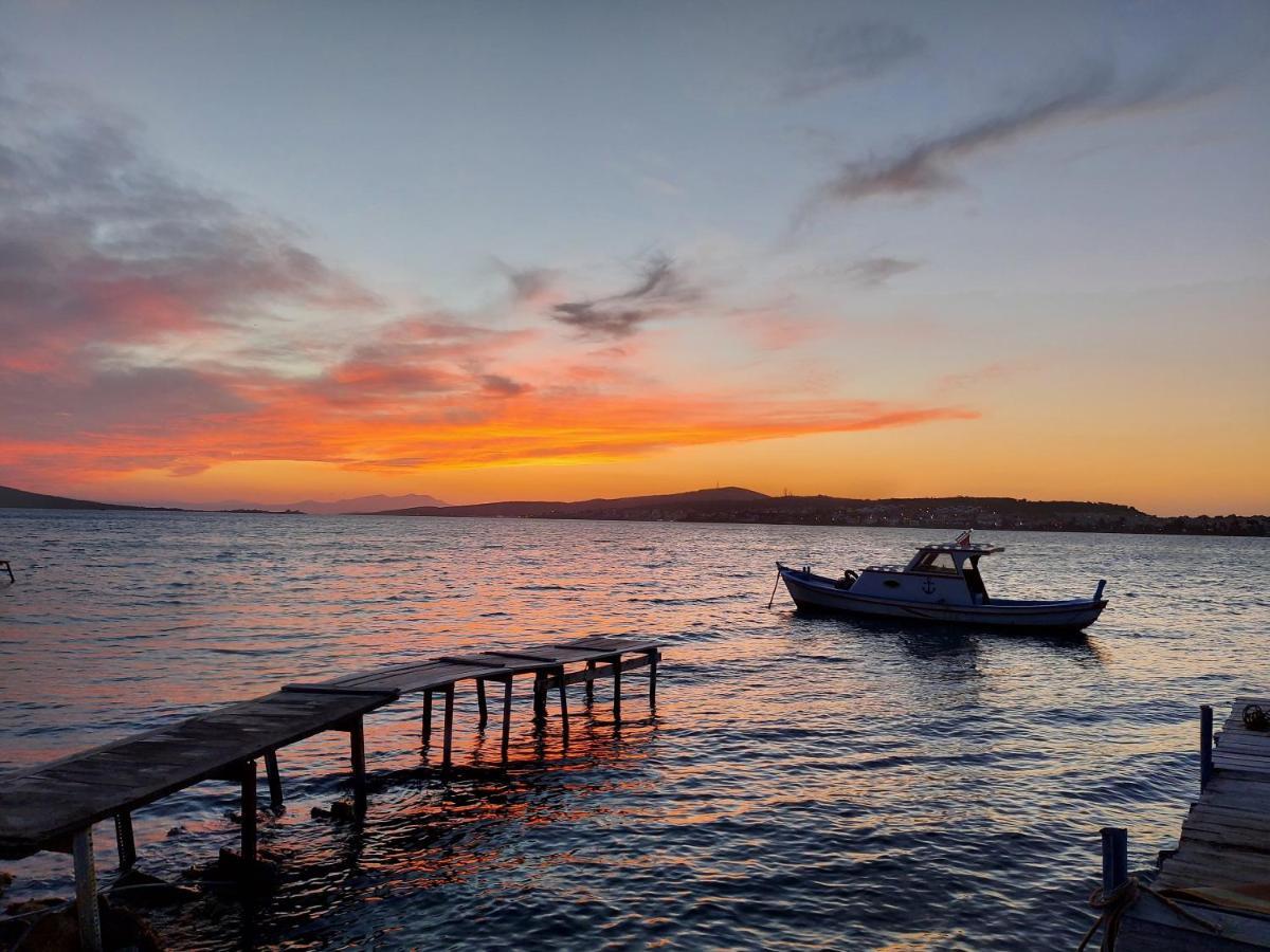 Celil Pansiyon Ayvalı Extérieur photo